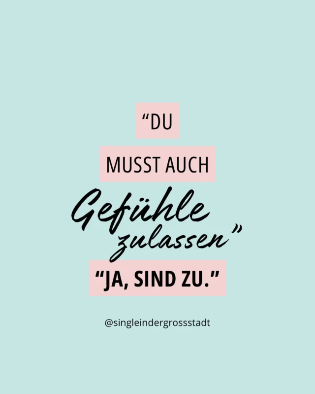Wenn einem das Herz gebrochen wird, dann bleibt es für eine Weile stehen. Es verschließt sich aus Angst, wieder verletzt zu werden. Im Leben wird man immer wieder mal enttäuscht, mal weniger und zu ertragen, aber auch so schlimm, dass gefühlt eine Welt zusammen bricht.

Das “Glücklich-Sein” zieht aus und stattdessen nimmt die Traurigkeit deren Platz ein. Es gibt eine Zeit, da will man weder jemanden lieben, noch von jemand neues geliebt werden, der Schmerz sitzt noch tief und lähmt einen. Völlig normal, dass man dann einfach keine Gefühle zulassen will oder kann.

Die Seele ist wie unser Körper verwundbar. Es braucht einfach seine Zeit, wieder auf jemanden zuzugehen und bereit zu sein, sein Herz erneut zu öffnen. Es bringt dann auch nichts, wenn jemand anderes versucht einen einzureden, dass man Gefühle zulassen soll. Verletzungen brauchen ihre Zeit zum Heilen und die sollte man sich auch geben und daran arbeiten. Anstatt mein Glück beim nächsten Partner zu suchen, finde ich es erst einmal wieder in mir.

Die Vergangenheit verarbeitet, die Wunde geheilt - danach kann ich auch wieder Gefühle für jemand anderen zulassen, vorher ist mein Herz gerne wegen Renovierungsarbeiten vorübergehend geschlossen.

WIE IST DAS BEI EUCH? Habt ihr Probleme nach einer Enttäuschung euch wieder zu öffnen?